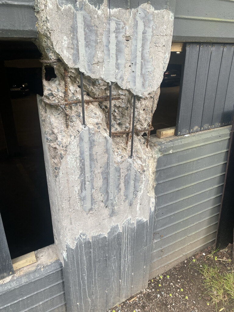 Renovering av pelare - koilfiberförstärkning i Jönköping - betongrenoveringsteamet AB