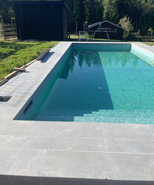 Pool i Jönköping gjuten i betong och kakel